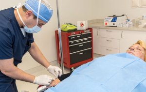 Image of a doctor administering anesthesia