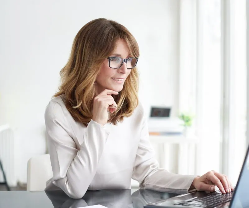 woman working on computer